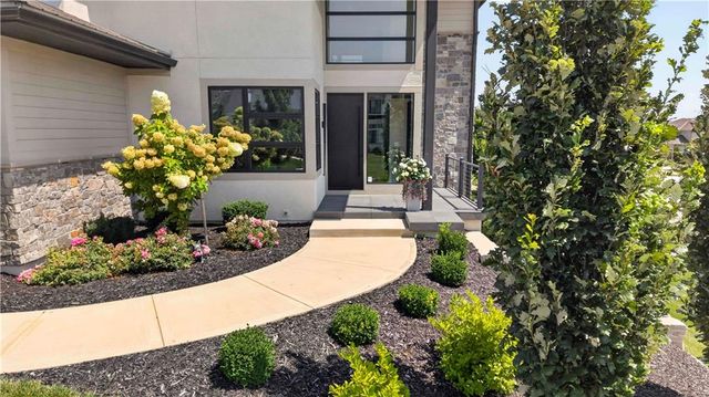 17329 Larsen Street, Overland Park, KS 66221