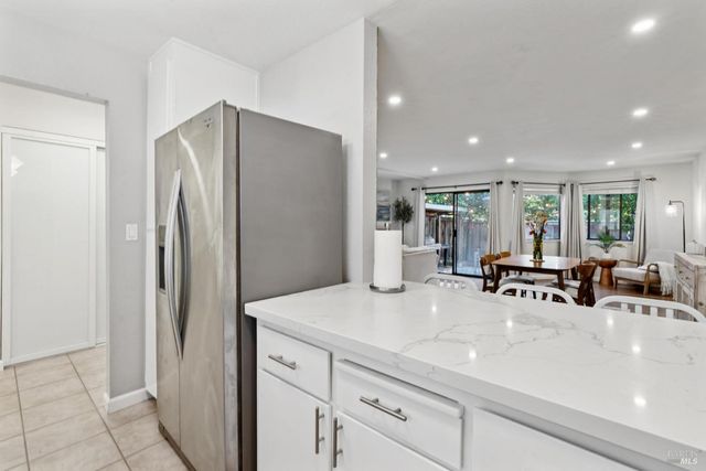 1302 Marylyn Cir, Petaluma, CA 94954