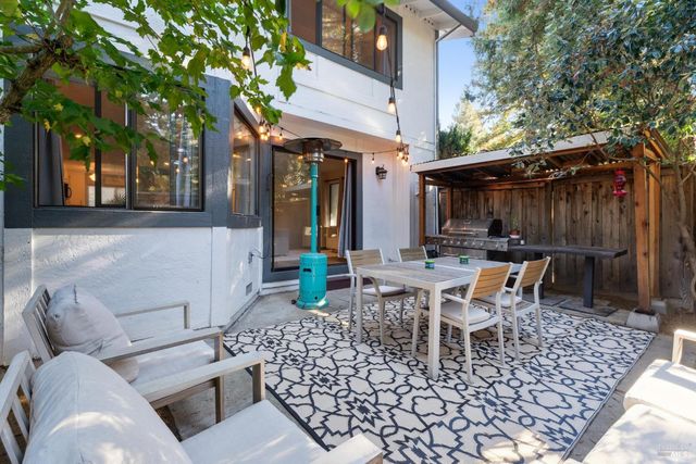 1302 Marylyn Cir, Petaluma, CA 94954