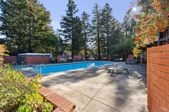 1302 Marylyn Cir, Petaluma, CA 94954