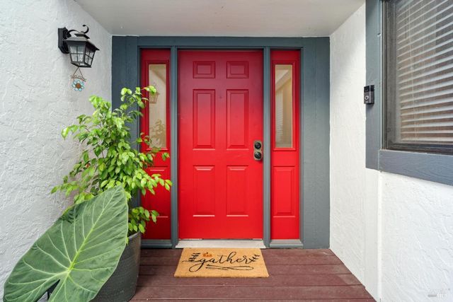 1302 Marylyn Cir, Petaluma, CA 94954