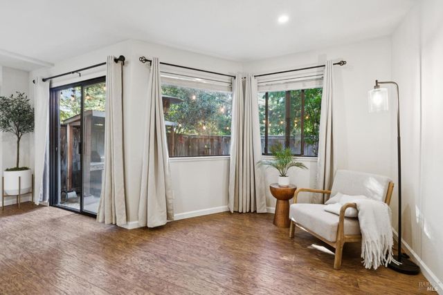 1302 Marylyn Cir, Petaluma, CA 94954