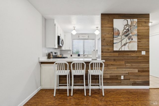 1302 Marylyn Cir, Petaluma, CA 94954