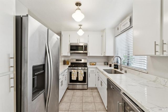 1302 Marylyn Cir, Petaluma, CA 94954