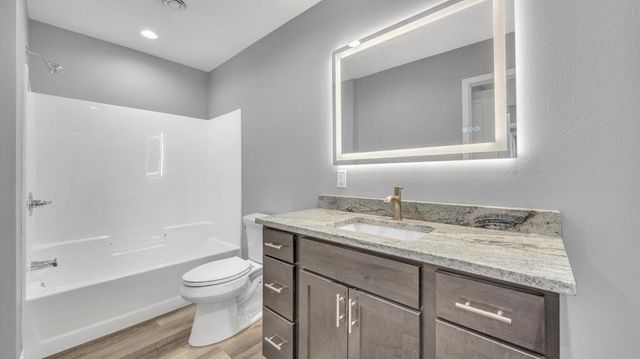 2100 S 21st STREET, Manitowoc, WI 54220