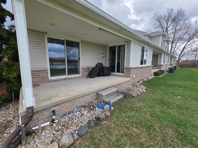 31637 Beaver Circle, New Boston, MI 48164