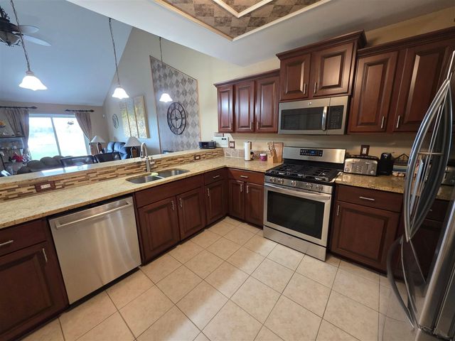 31637 Beaver Circle, New Boston, MI 48164