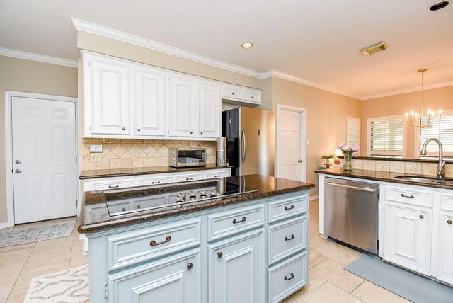 2118 Woodland Drive, Richmond, TX 77406