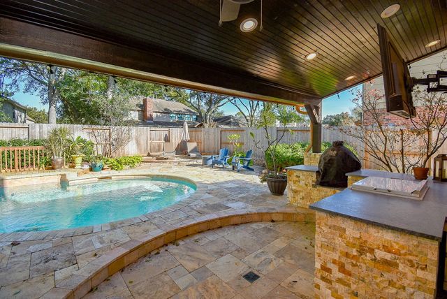 2118 Woodland Drive, Richmond, TX 77406