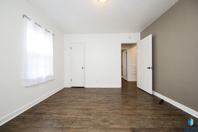 101 W 27th St, Sioux Falls, SD 57105