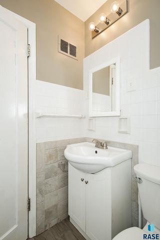 101 W 27th St, Sioux Falls, SD 57105