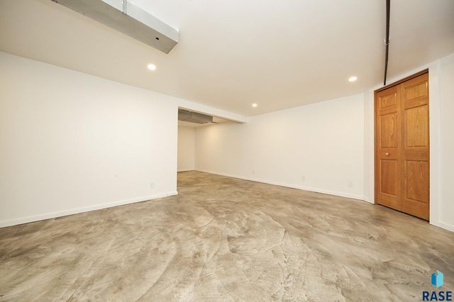 101 W 27th St, Sioux Falls, SD 57105