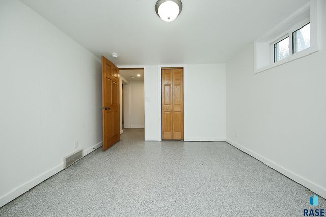101 W 27th St, Sioux Falls, SD 57105