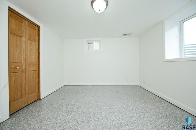 101 W 27th St, Sioux Falls, SD 57105