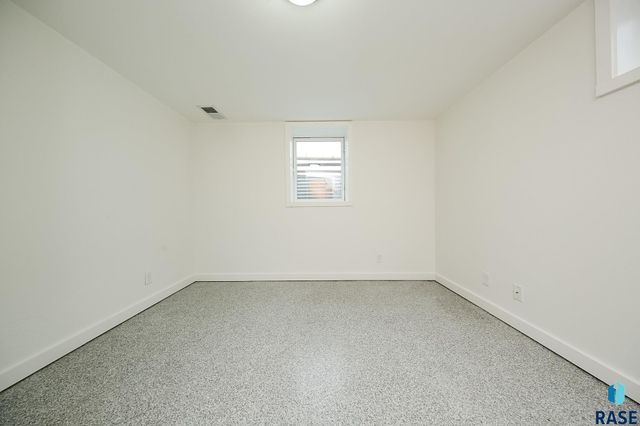 101 W 27th St, Sioux Falls, SD 57105