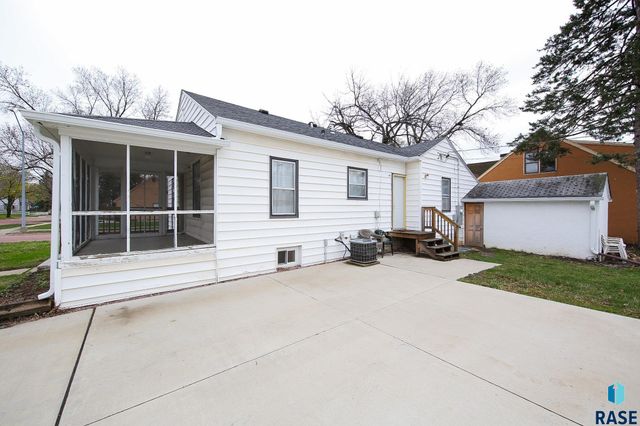 101 W 27th St, Sioux Falls, SD 57105