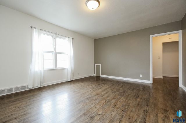101 W 27th St, Sioux Falls, SD 57105