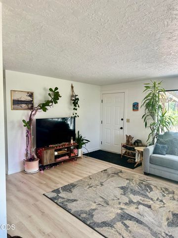 51530 Riverland Avenue, La Pine, OR 97739