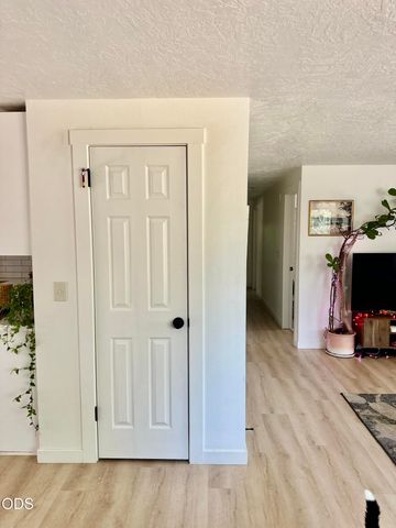 51530 Riverland Avenue, La Pine, OR 97739