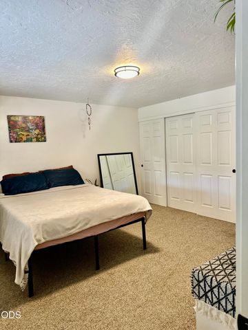 51530 Riverland Avenue, La Pine, OR 97739