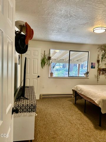 51530 Riverland Avenue, La Pine, OR 97739