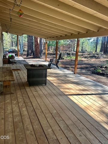 51530 Riverland Avenue, La Pine, OR 97739