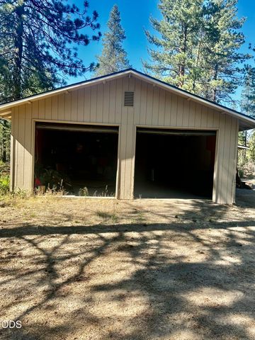 51530 Riverland Avenue, La Pine, OR 97739