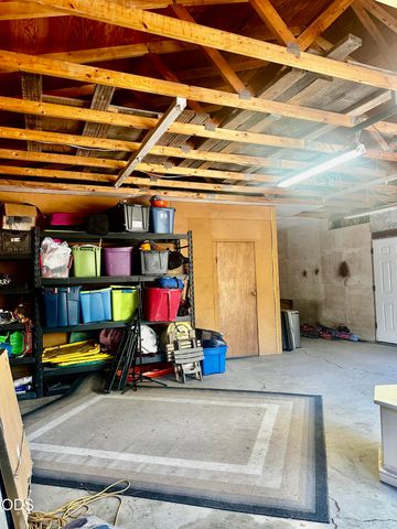 51530 Riverland Avenue, La Pine, OR 97739