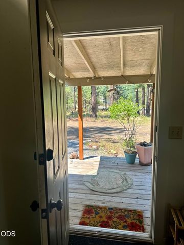 51530 Riverland Avenue, La Pine, OR 97739