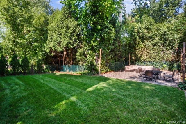 10 E Brookside Drive, Larchmont, NY 10538