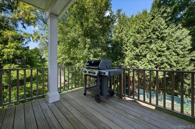 10 E Brookside Drive, Larchmont, NY 10538