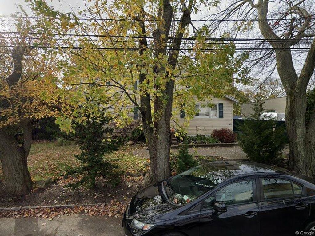 145 S 15th Street, Lindenhurst, NY 11757