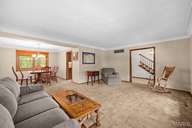 213 Warrensburg Drive, Belleville, IL 62223