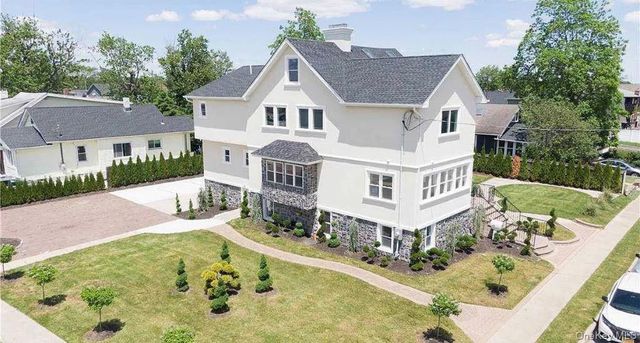 296 Milburn Avenue, Baldwin Harbor, NY 11510