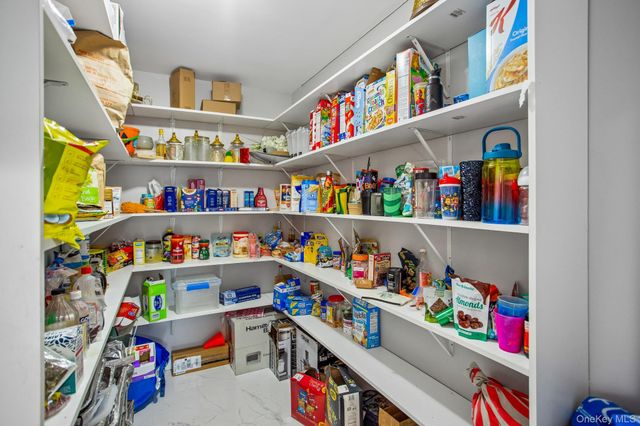 296 Milburn Avenue, Baldwin Harbor, NY 11510