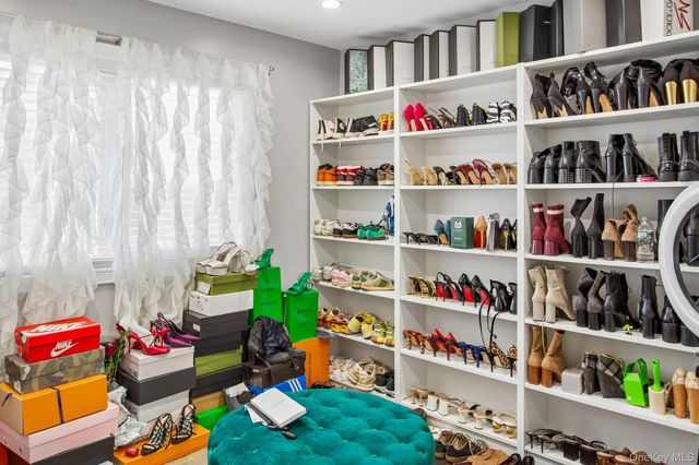 296 Milburn Avenue, Baldwin Harbor, NY 11510