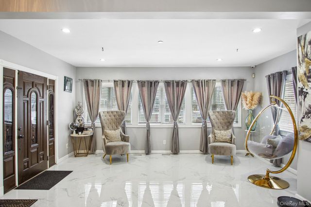 296 Milburn Avenue, Baldwin Harbor, NY 11510