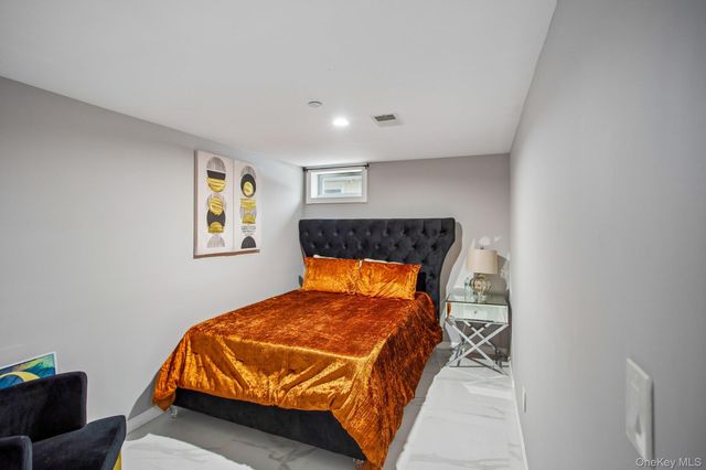 296 Milburn Avenue, Baldwin Harbor, NY 11510