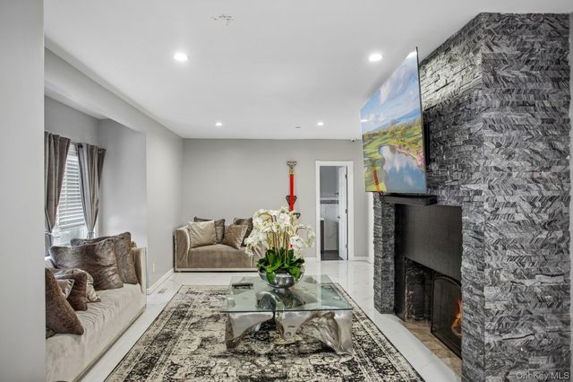 296 Milburn Avenue, Baldwin Harbor, NY 11510