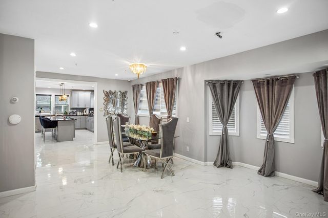 296 Milburn Avenue, Baldwin Harbor, NY 11510