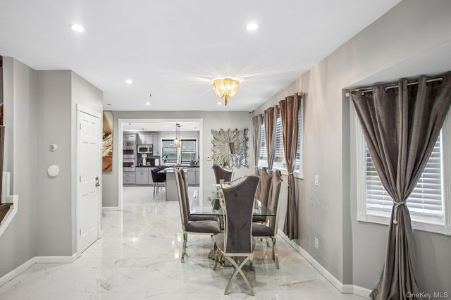 296 Milburn Avenue, Baldwin Harbor, NY 11510