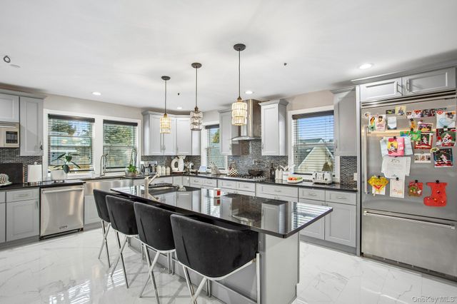 296 Milburn Avenue, Baldwin Harbor, NY 11510