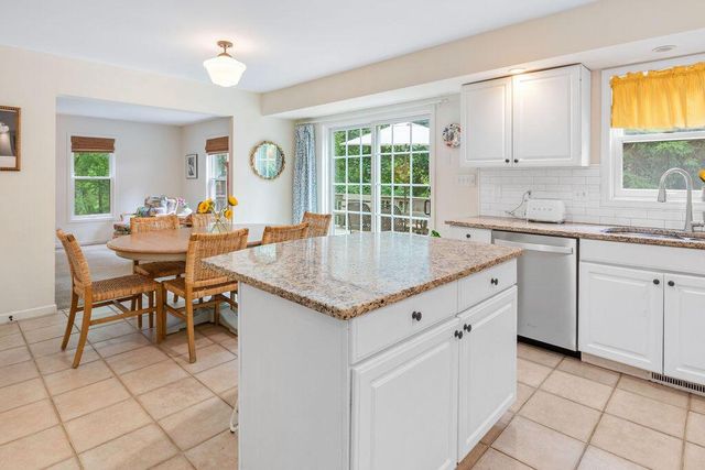 1703 Bark River DRIVE, Hartland, WI 53029