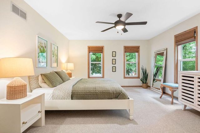 1703 Bark River DRIVE, Hartland, WI 53029