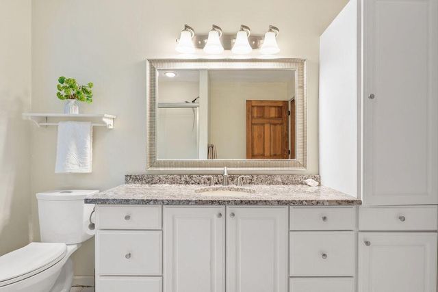 1703 Bark River DRIVE, Hartland, WI 53029