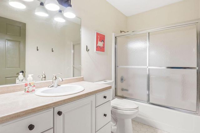 1703 Bark River DRIVE, Hartland, WI 53029