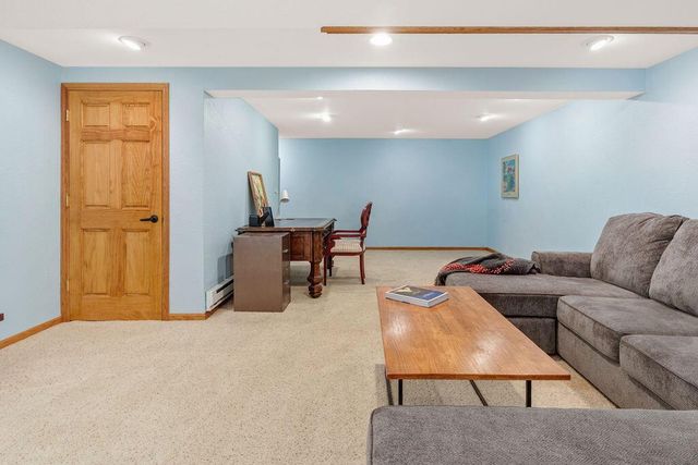 1703 Bark River DRIVE, Hartland, WI 53029