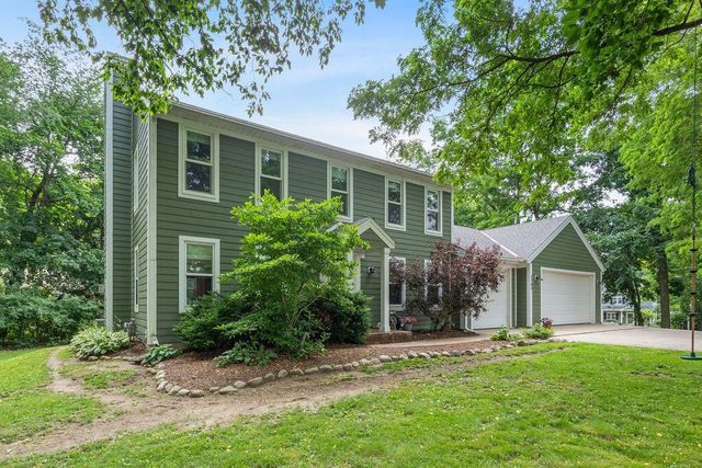 1703 Bark River DRIVE, Hartland, WI 53029