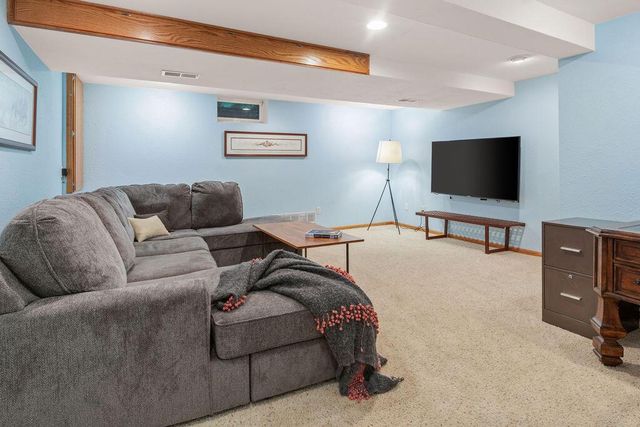 1703 Bark River DRIVE, Hartland, WI 53029