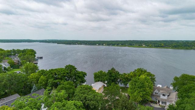 1703 Bark River DRIVE, Hartland, WI 53029